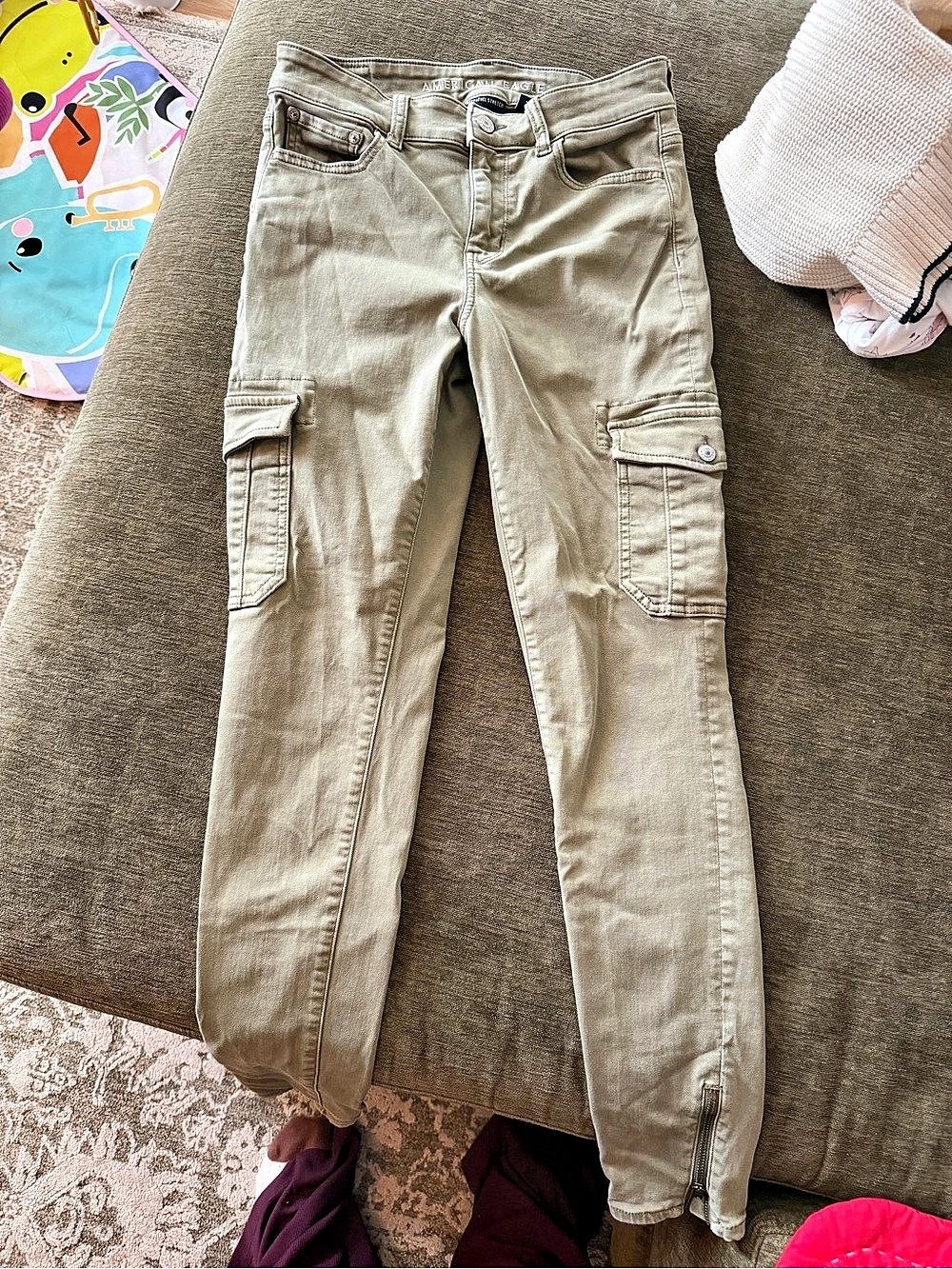 American Eagle Next Level Stretch Cargo Pants in Green Size 4